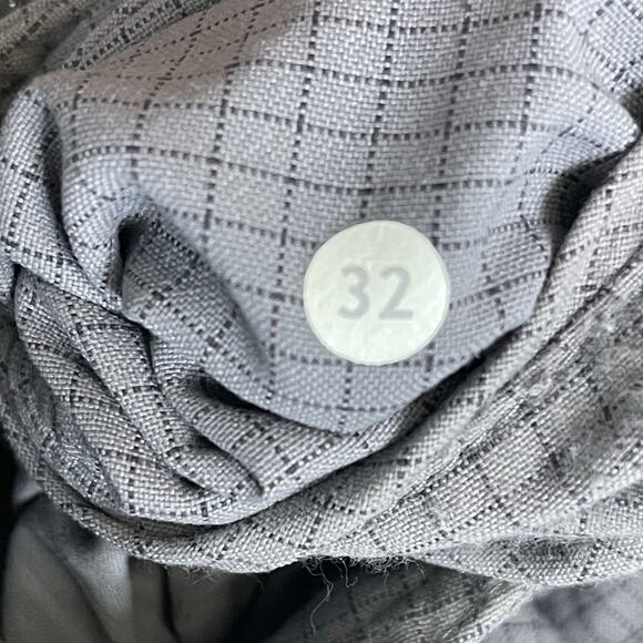 Lululemon Short Mens 32 Gray Striped Mid Rise Golf Chino Performance Stretch 10" - Picture 11 of 13